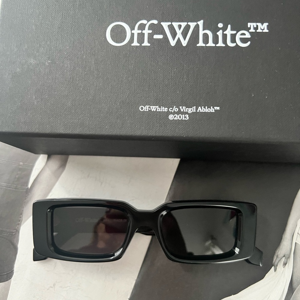 Off-White Black Rectangular Sunglasses NWT - image 1